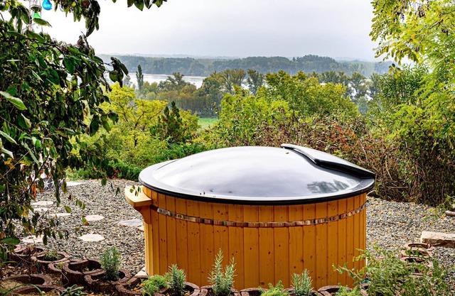 Dragonfly lodge - private house with hot tub and view to the Danube/mountains