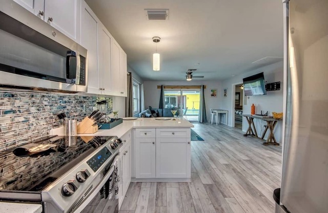 Gulf Access 2 Bed/2 Bath w/ Boat Slip, Pool, #C