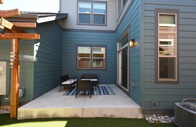 STAPLETON LUXURY RENTAL HOUSE