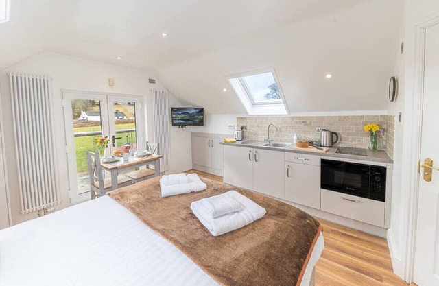 Romantic and stylish studio apartment with views and free parking