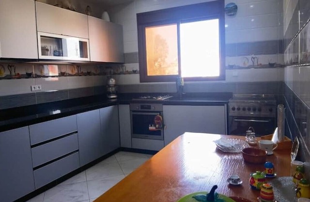 Charming 1Bedroom Apartment with 2 Living Rooms Near Train Station & City Center