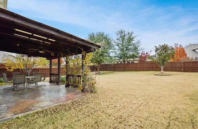 Beautiful 5 Bedroom / 3 Bathroom Home in a gorgeous resort type community