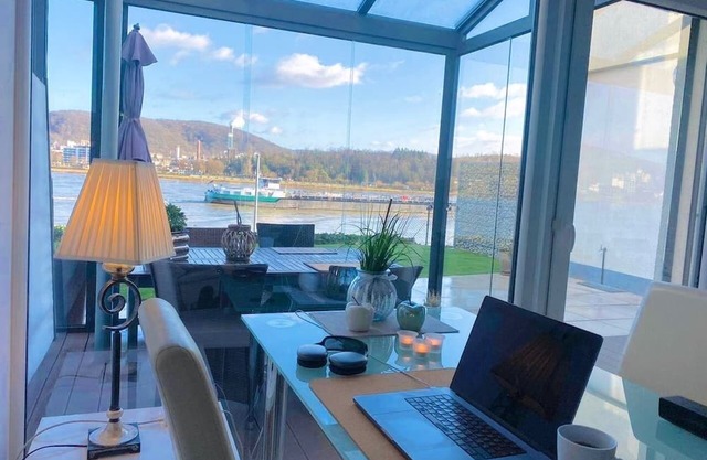 Your dream vacation, exclusive 2-room flat, directly at the River Rhine.