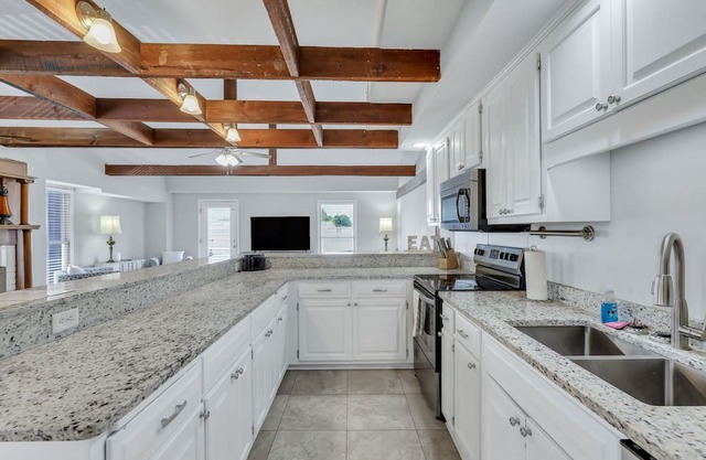 Penthouse Loft- Balcony Over Downtown Statesboro
