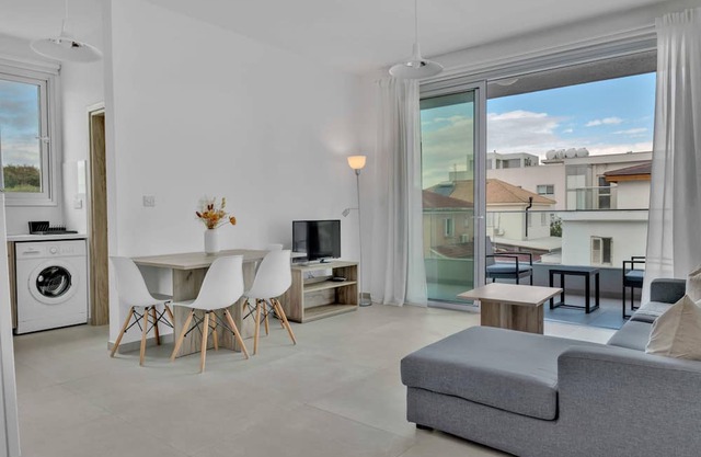 Phaedrus Living Eolus Residences Hera