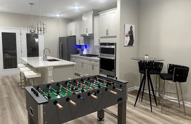 Beautiful home 7 min from Downtown, 10 min from PNC Arena, and 18 min from RDU.