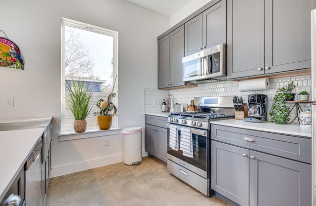 Pet-friendly Brentwood Home ~ 7 Mi to Downtown!