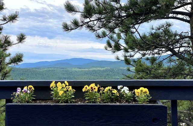 Granite Rock Retreat Villa with Incredible Views