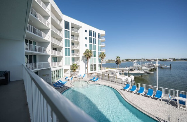 Luxe & Comfy Waterfront Gem: Heated Pool, Sandy Beach, Kayaks, Panoramic Views!