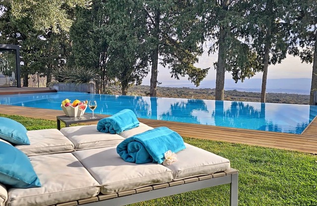 Rahal villa with pool and outdoor fireplace between Etna and the sea