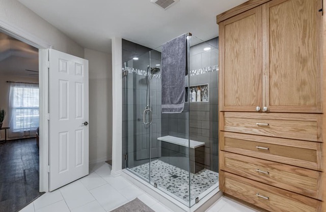Charming freshly renovated house in the heart of Allen.