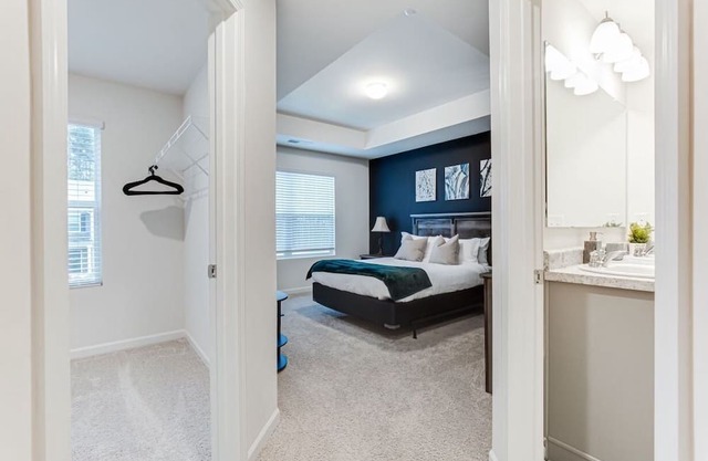Perfect Home Away from Home in quiet ATL neighborhood - Close to ATL Airport