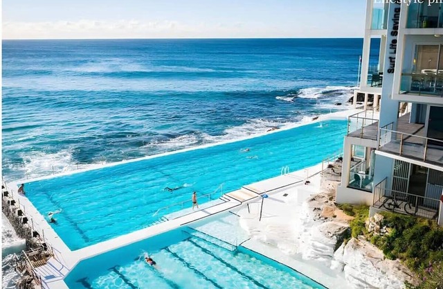 Stylish Bondi Beachfront Apt with Ocean Views