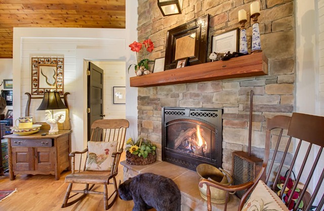 Remote ‘Possum Farmhouse’ Retreat on 10+ Acres!