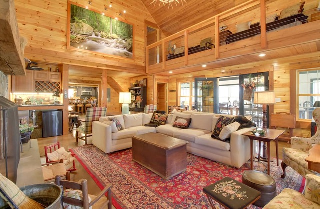 Expansive ‘Possum Trot Lodge’ on 10+ Acres!