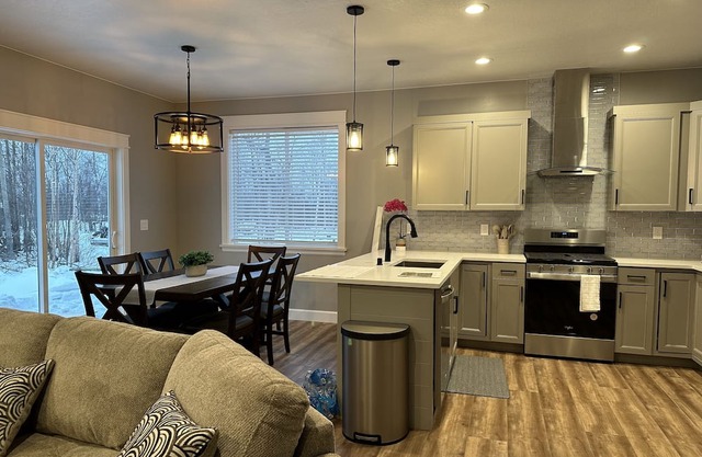 Gorgeous and new home, the convenience of the urban and the privacy of the rural