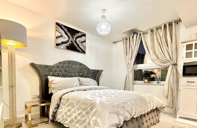 Luxurious and private. Daily,weekly, monthly and long term bookings accepted.