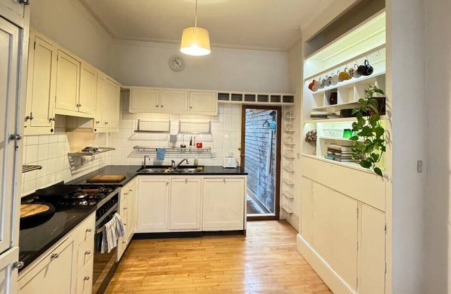 Spacious 4BD Family Home with Garden—Kensal Green!