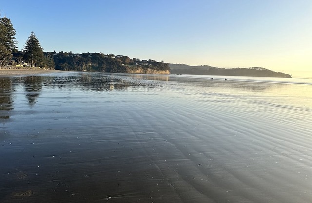 Beachcomber Orewa 200m from Bars and Restaurants across the road from the beach