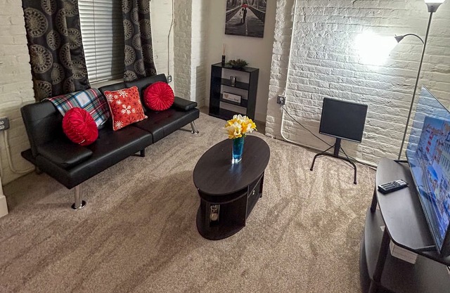 The Sweet Spot w/City view/2bd 2bth/Parking/near VCU