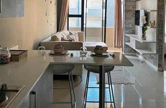 Classy 2 bedroom/ 2 bathroom high security apartment with uncapped wi-fi
