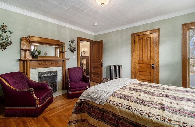 The Chandelier Bed & Breakfast ROOM#3