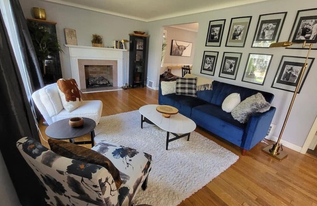 Looking for a roomate Queen Bed