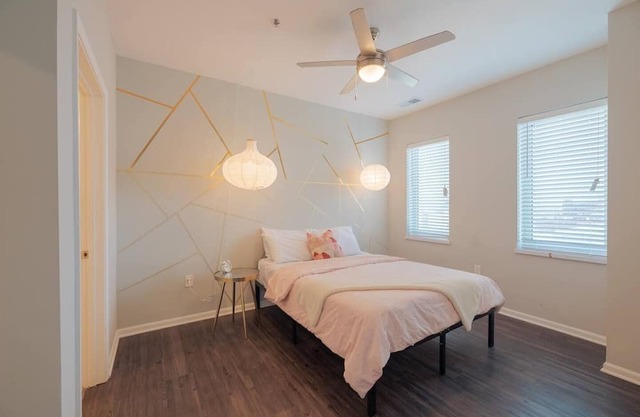 Rose Haven Retreat 2BR Loft 1.7 Miles to Downtown
