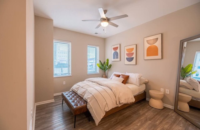Spacious Kansas City Midtown Airbnb 2BR/2BA
