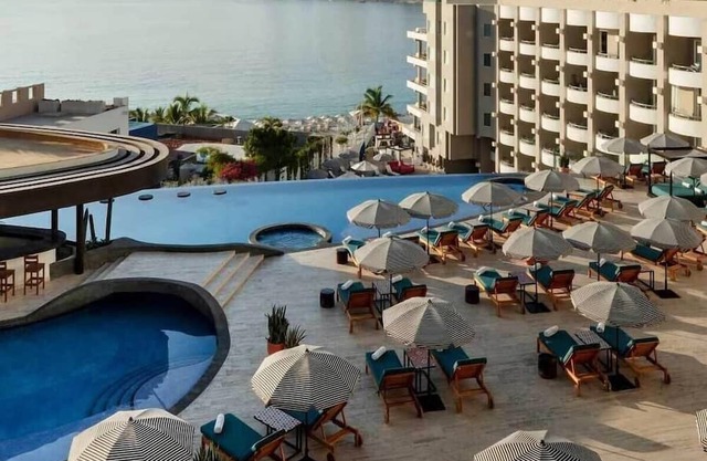Corazón Cabo Resort & Spa: One Bedroom Deluxe Suite: The best location in Cabo!!