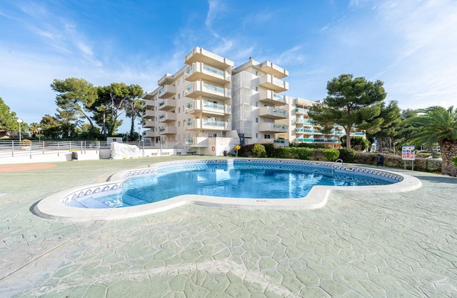 Apartment 'Lovely' with Shared Pool, Private Terrace and Air Conditioning