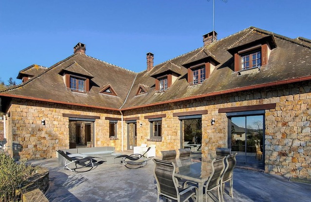 Look forward to a wonderful time in this comfortable vacation home.