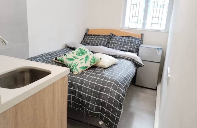 Spacious 1BR Central 5 Minute Walk to MTR