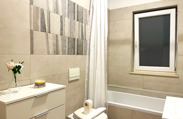 Bella Vista Red Apartment