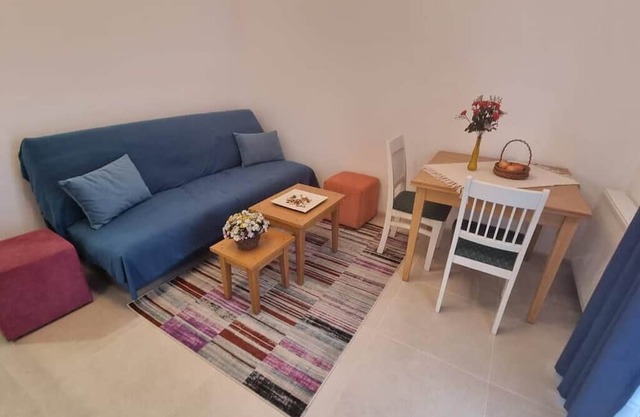 Bella Vista Studio w/ courtyard view, terrace