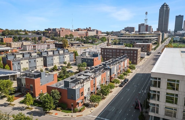 Downtown Skyline Views in Modern Townhome with Rooftop Patios
