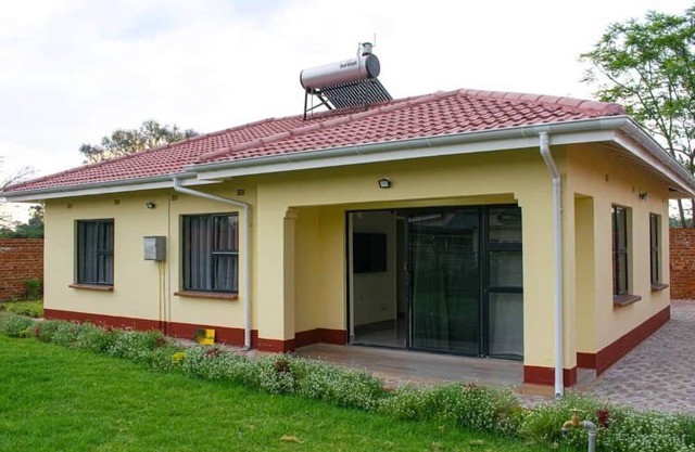 Cosy home near airport comfy beds family friendly entire house