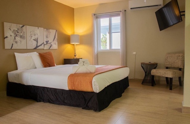 Beachfront Studio-Unit 205 Ocean Villa