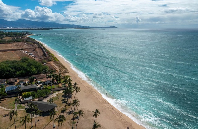 Ewa Beachfront Cottage: Beachfront w/Yard & Oceanviews - Your Nostalgic Aloha!