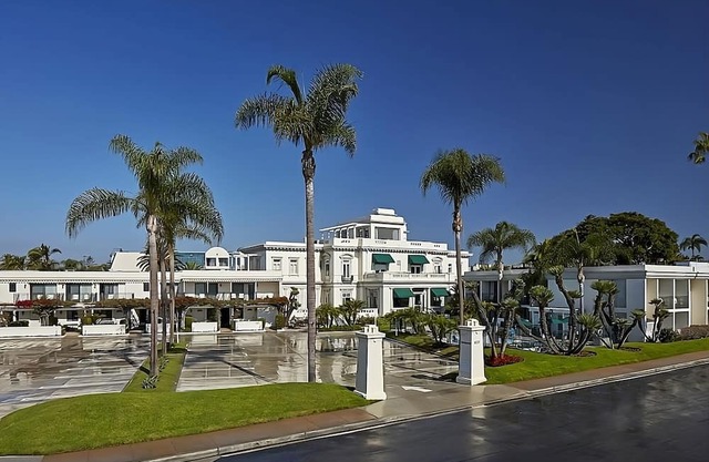 Across from Coronado Beach! w/Heated Pool, Beach Access and Private Parking!