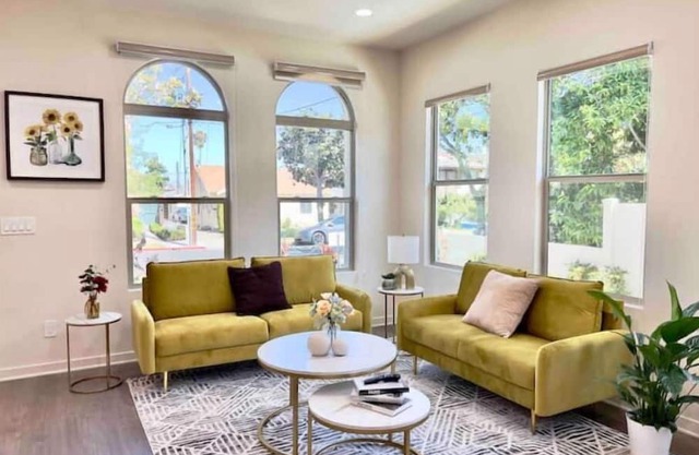 Jie’s choice-Brand new 3B3B townhome 15mins DTLA