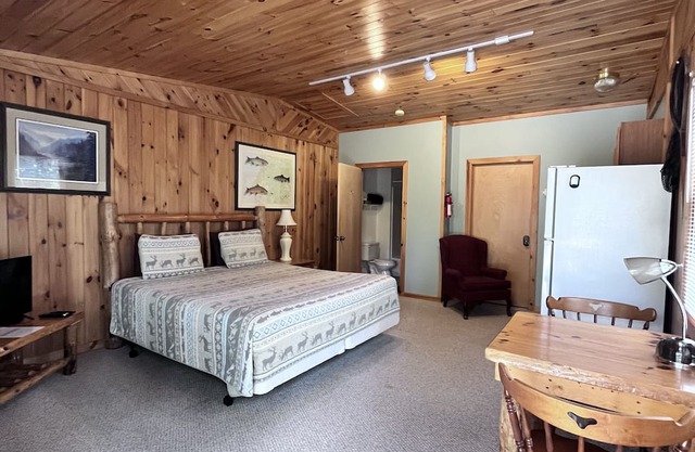 King Bed Cabin In Manistee National Forest