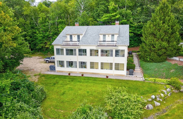 Cozy updated Condo on Newfound Lake with water view