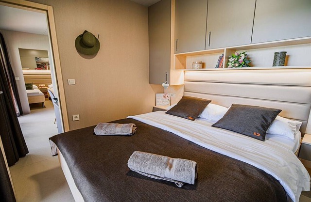 Three Bedroom Mobile Home 15/016