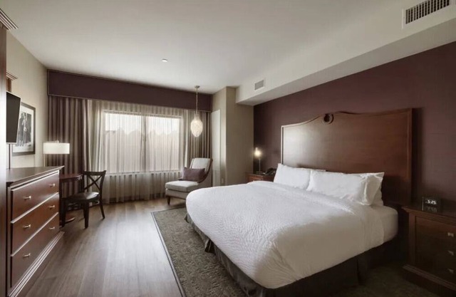 Parker Stay | 1 Unit | Central Mainstreet Location