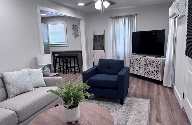 Private & pet friendly 1-bedroom upstairs apartment in San Angelo