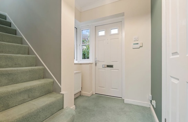 Stylish 4BR Home in Romford with Garden & Parking