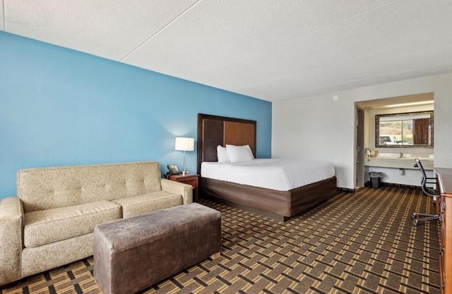 Affordable King Room with Free Parking Near Tweetsie Trail Hikes