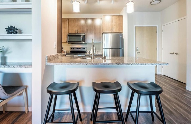Landing | Chic 2BD, Pool, Gym
