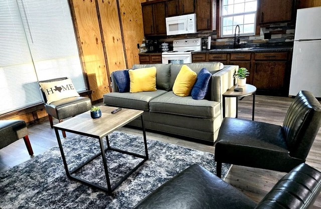 Cozy Waterfront Cabin with Boat Ramp on Lake Fork, Perfect for Fishing Enthusiasts near Quitman, Mississippi